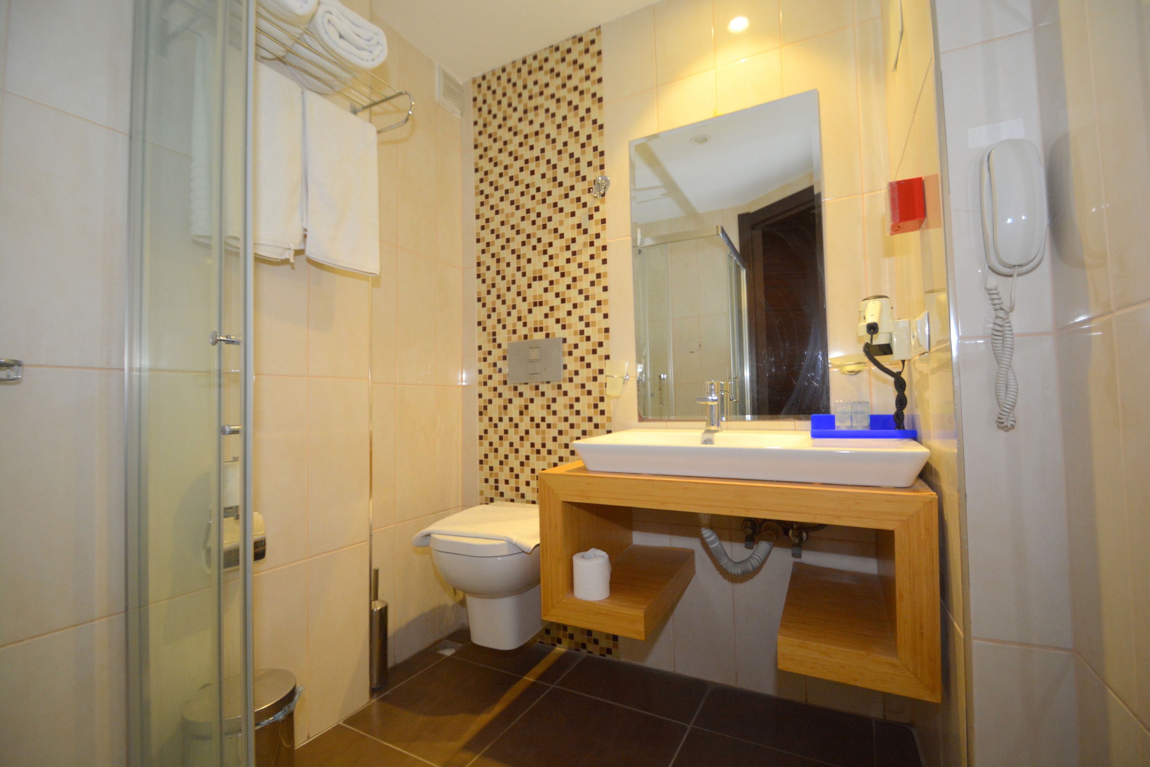 standard studio suite | bathroom | shower, free toiletries, hair dryer, slippers