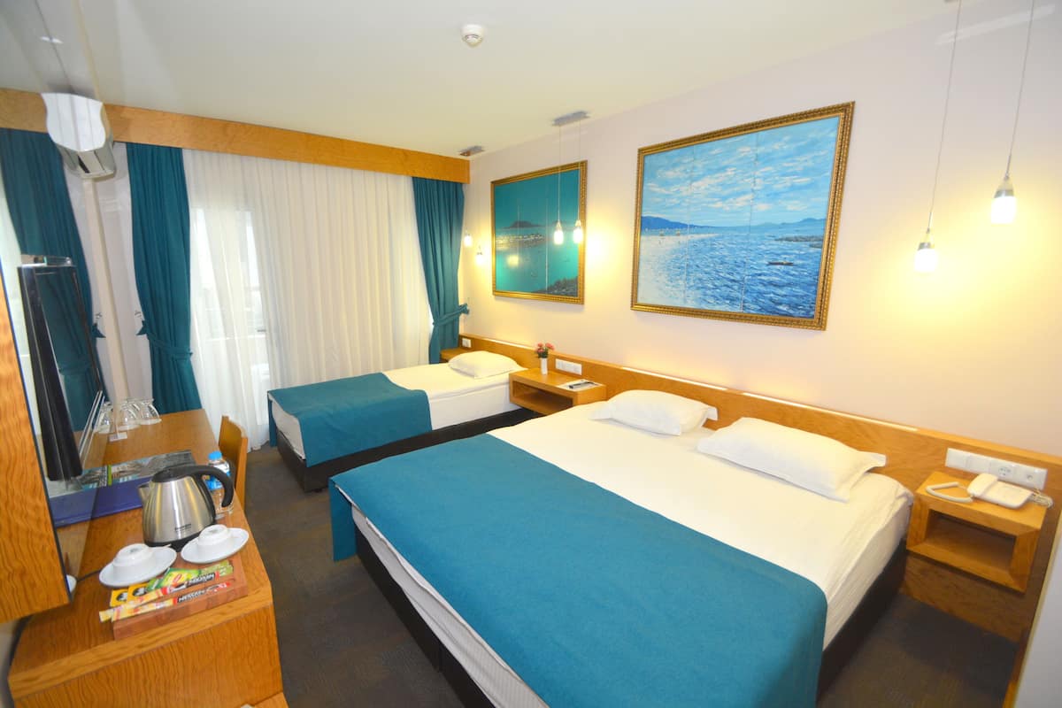 Kamar Double atau Twin Superior | Seprai premium, minibar, kedap suara, dan Wi-Fi gratis