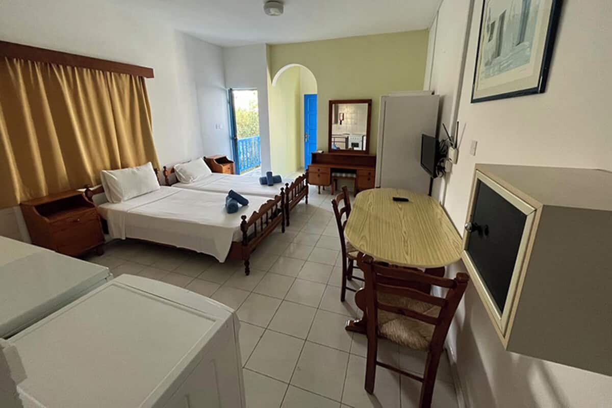 Estudio básico, vistas al complejo turístico | 1 dormitorio, wifi gratis, ropa de cama