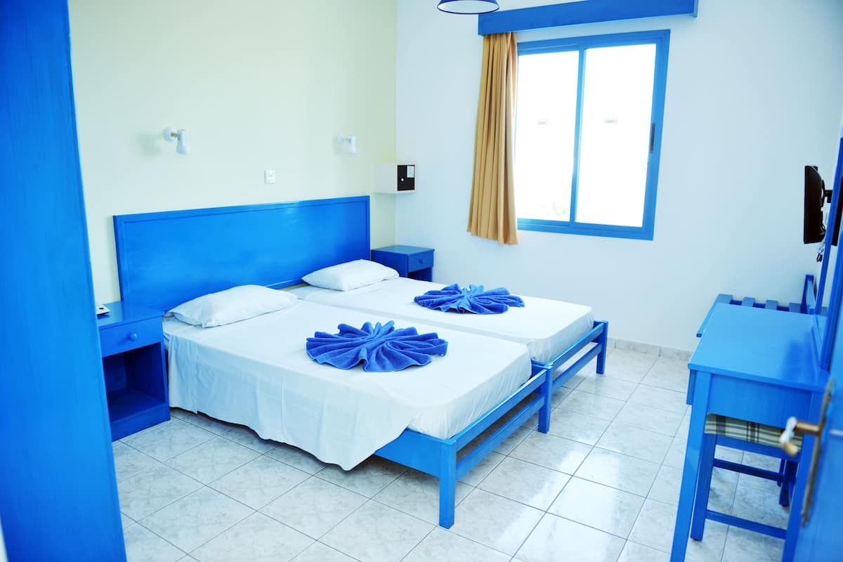 Apartamento tradicional, 1 habitación, vistas al complejo turístico | 1 dormitorio, wifi gratis, ropa de cama