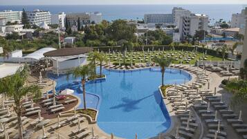 Outdoor pool, pool loungers