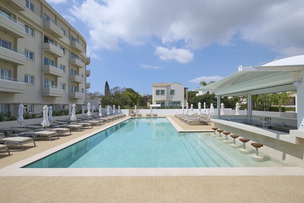 Outdoor pool, pool loungers