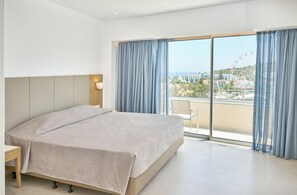 Superior Suite, 1 Bedroom, Partial Sea View