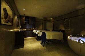 Sauna, hot tub, steam room, Turkish bath/hammam, body treatments