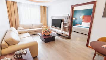 Junior Suite | In-room safe, desk, blackout drapes, iron/ironing board