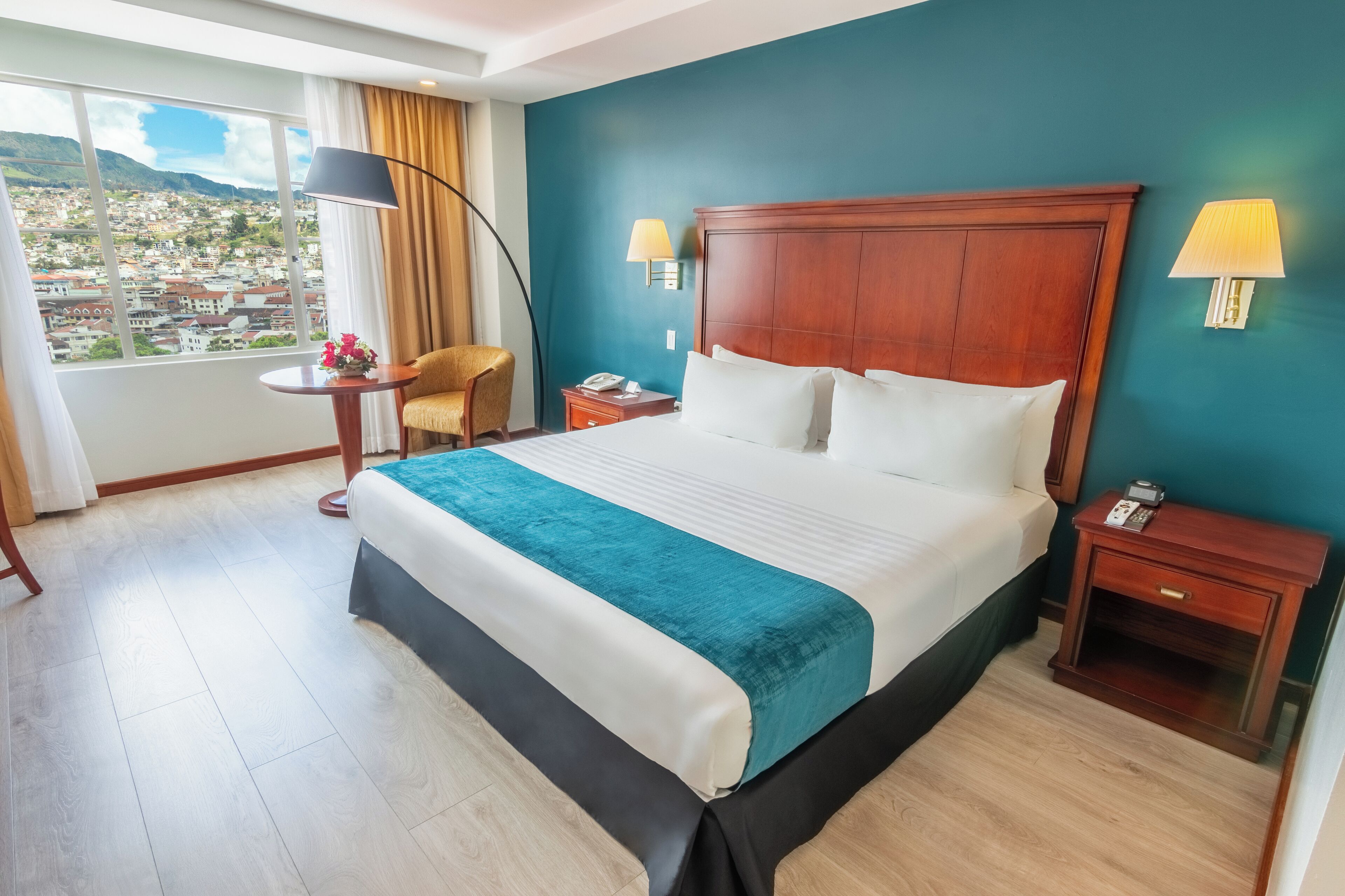 Standard Room, 1 King Bed | In-room safe, desk, blackout drapes, iron/ironing board