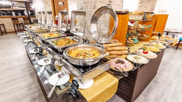 Free daily full breakfast