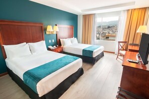 In-room safe, desk, blackout drapes, iron/ironing board - Sonesta Hotel Loja (Loja)