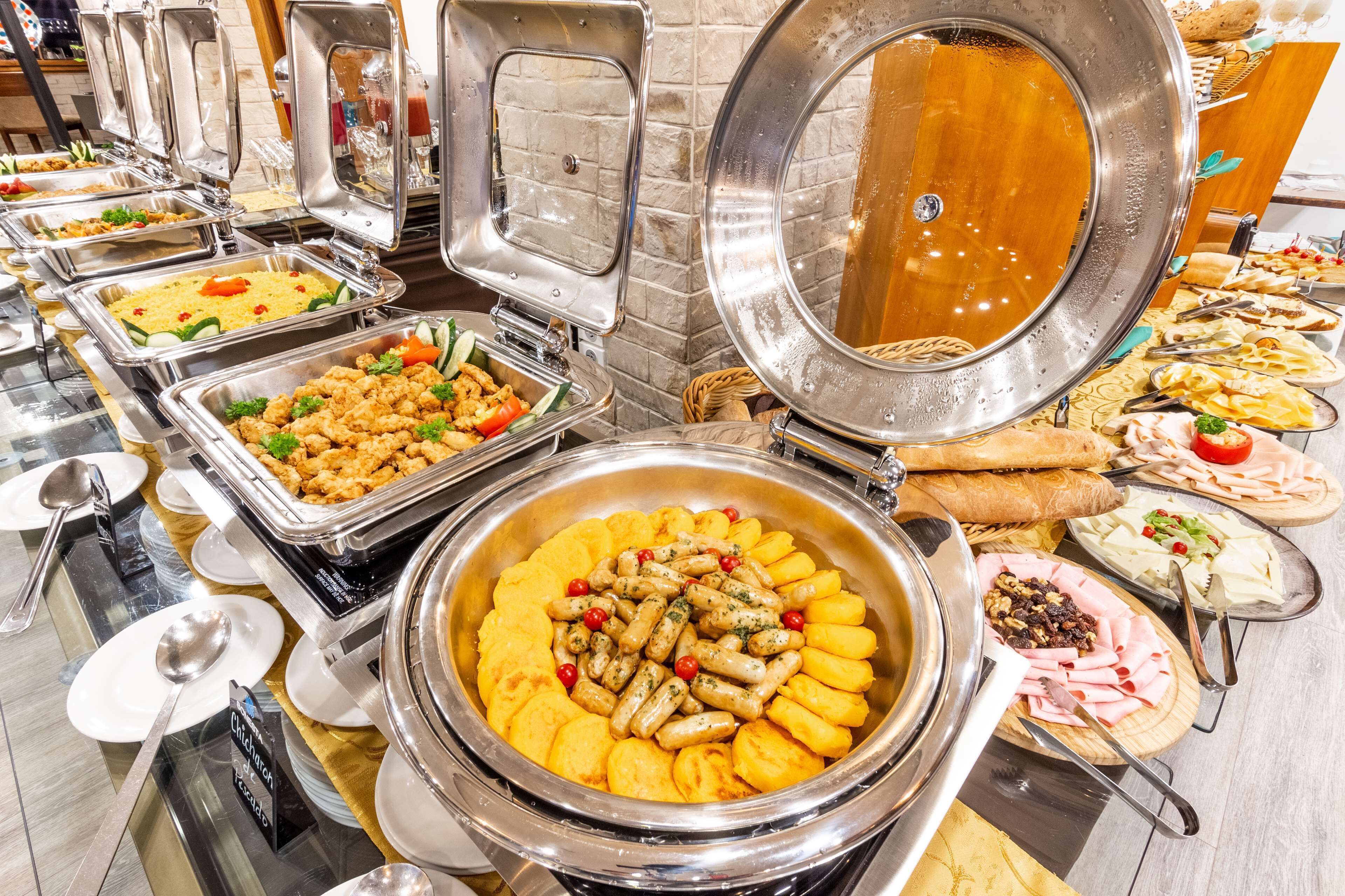 free daily full breakfast