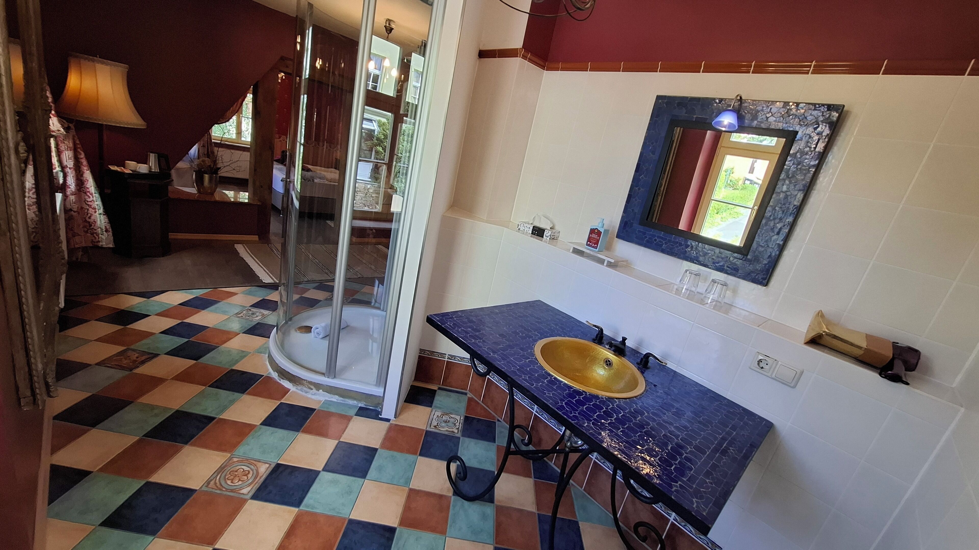 Standard-Doppelzimmer | Badezimmer | Handtücher
