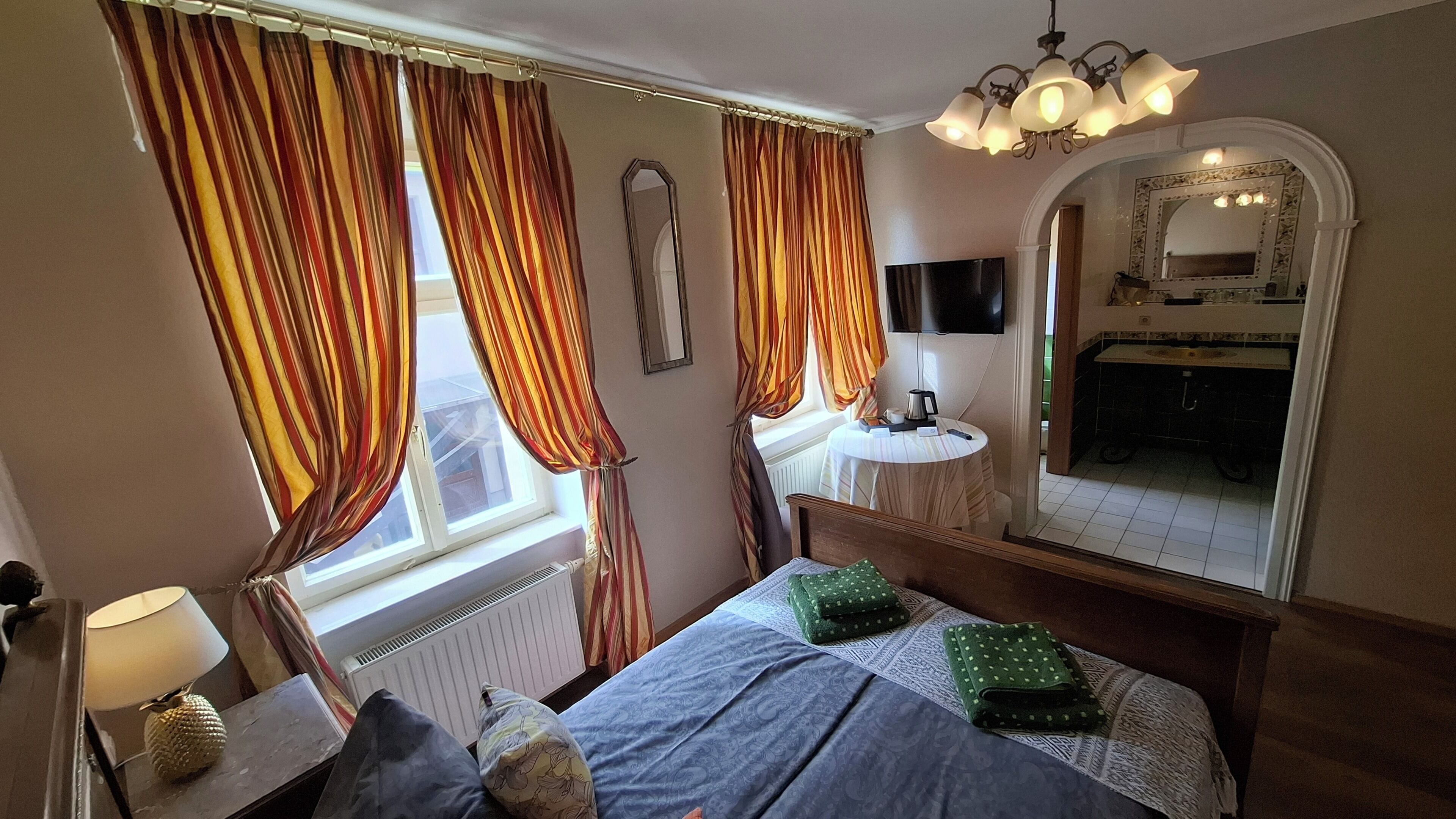 Standard-Doppelzimmer | Schreibtisch, individuell dekoriert, individuell eingerichtet