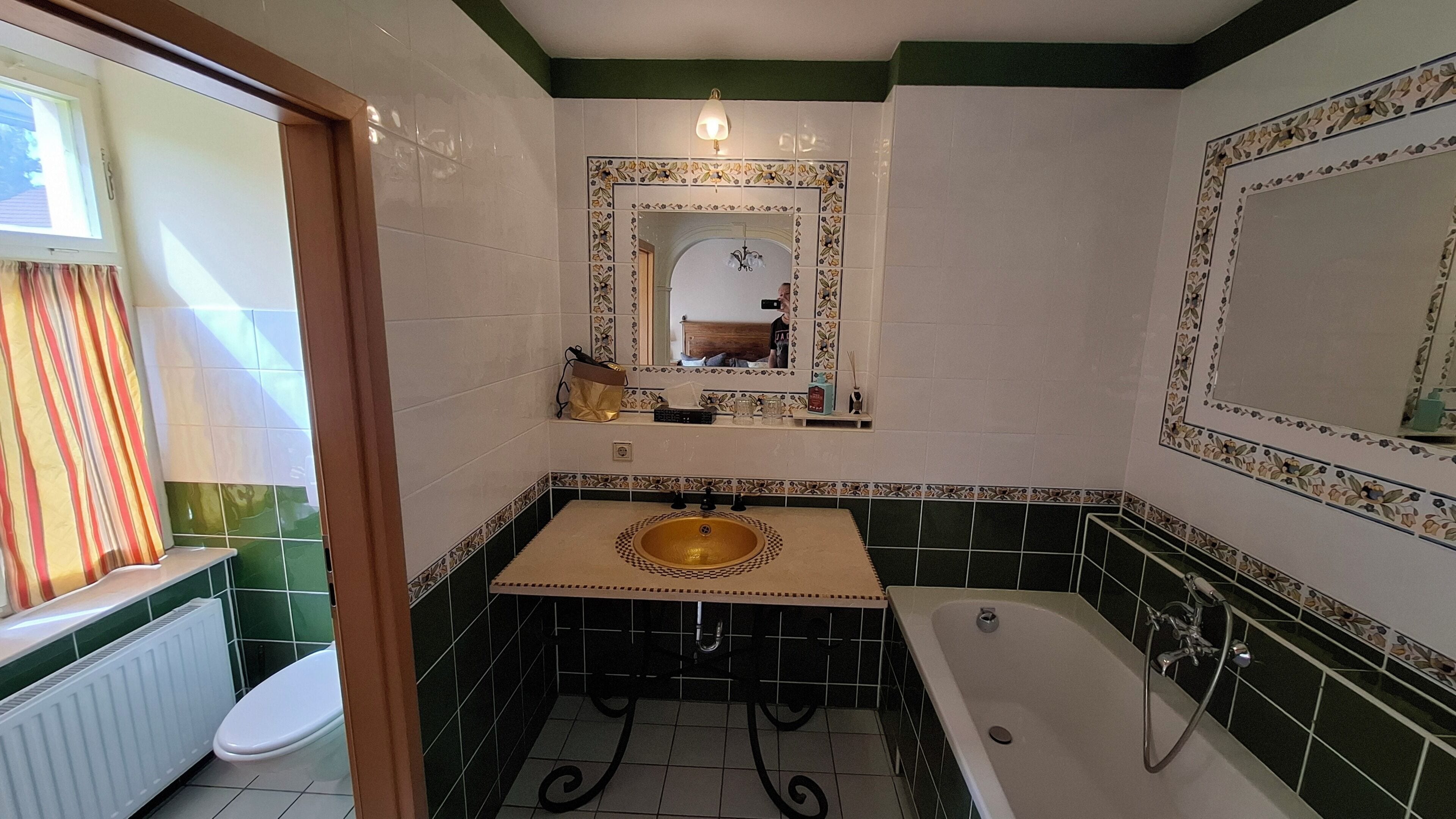 Standard-Doppelzimmer | Badezimmer | Handtücher
