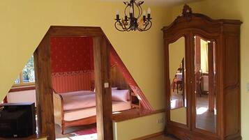 Standard-Doppelzimmer | Individuell dekoriert, individuell eingerichtet, Schreibtisch