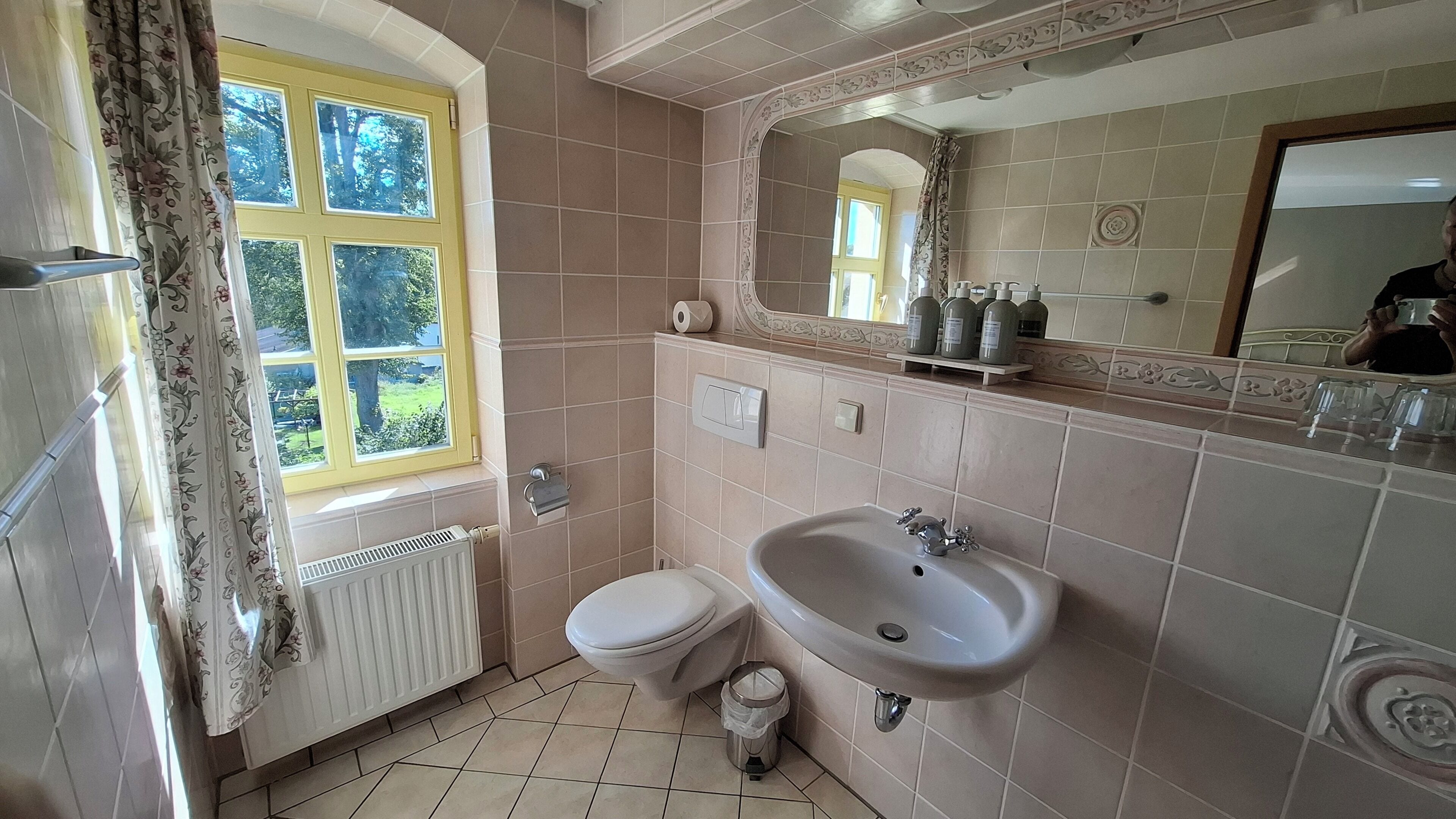 Standard-Einzelzimmer | Badezimmer | Handtücher