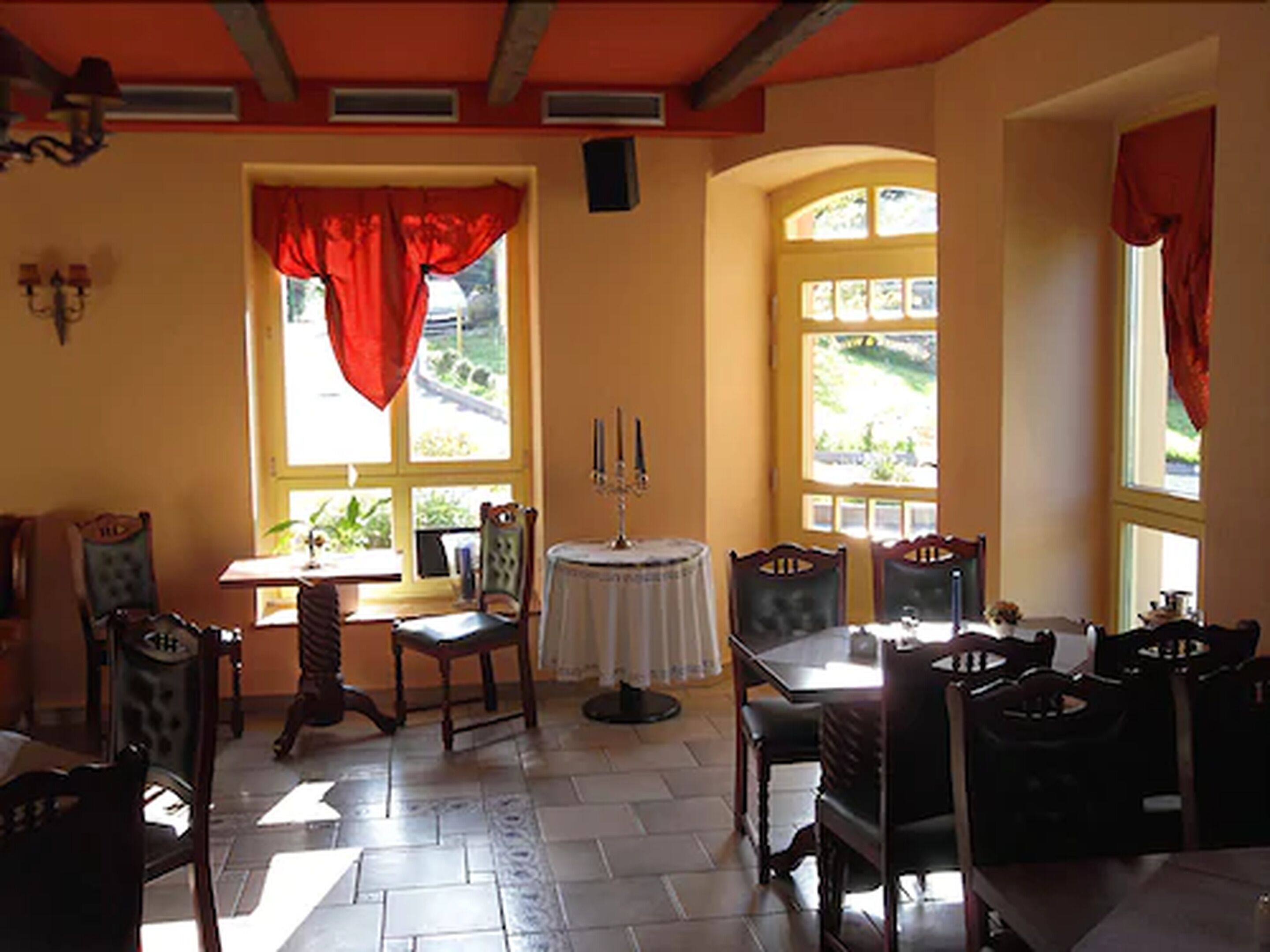 Tägliches Frühstücksbuffet (13.9 EUR pro Person)