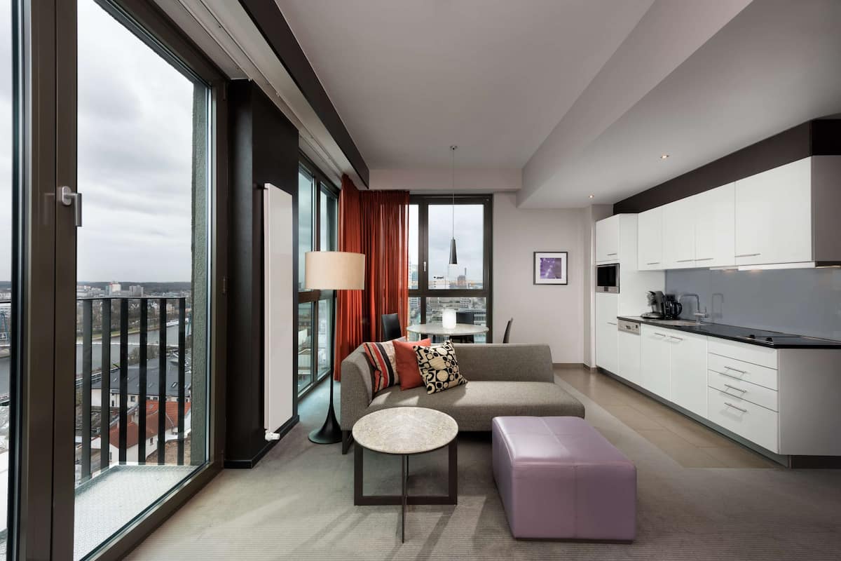 Leilighet – premier, 1 soverom, hjørnerom | Allergitestet sengetøy, safe på rommet, skrivebord og strykejern/-brett