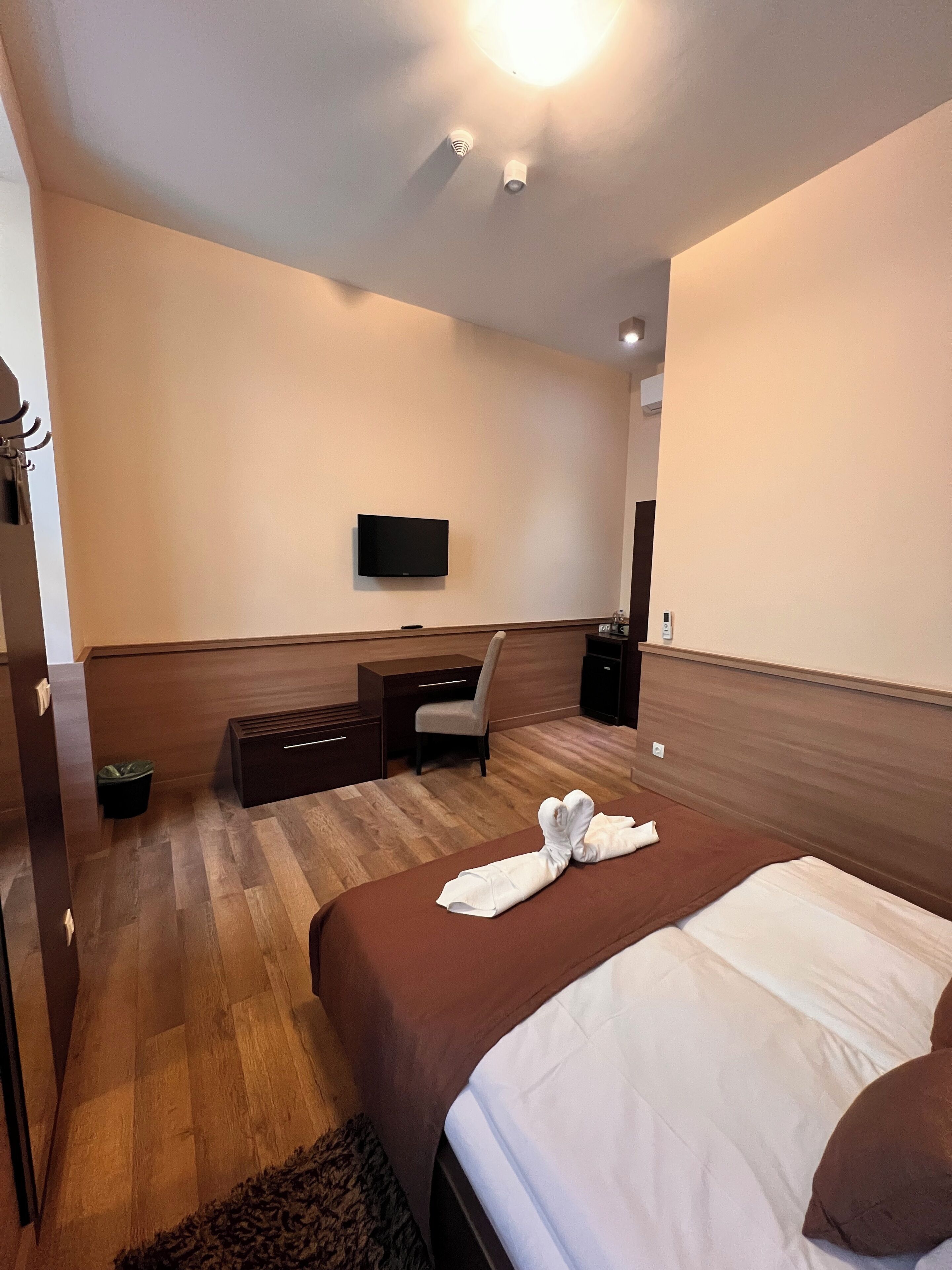 In-room safe, desk, laptop workspace, blackout drapes