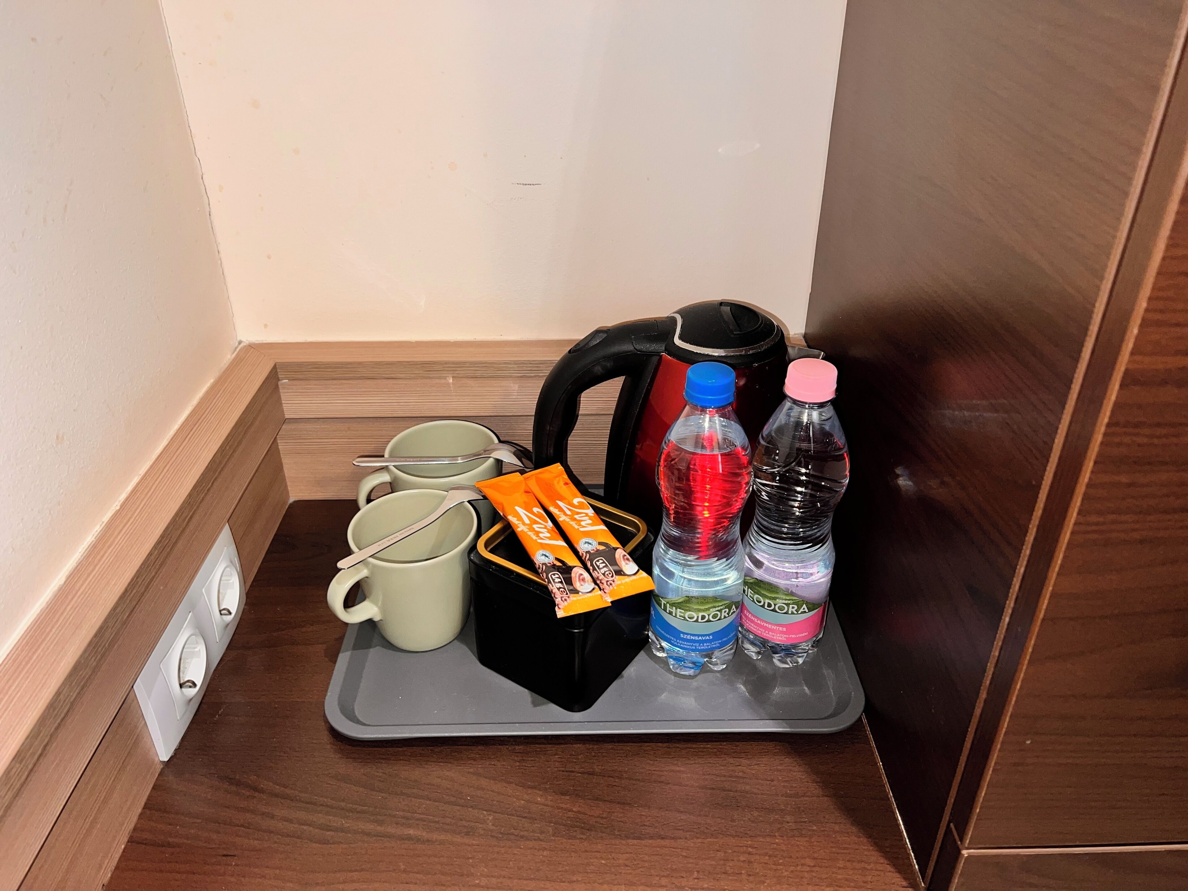 business double room | 2 bedrooms, in-room safe, desk, laptop workspace