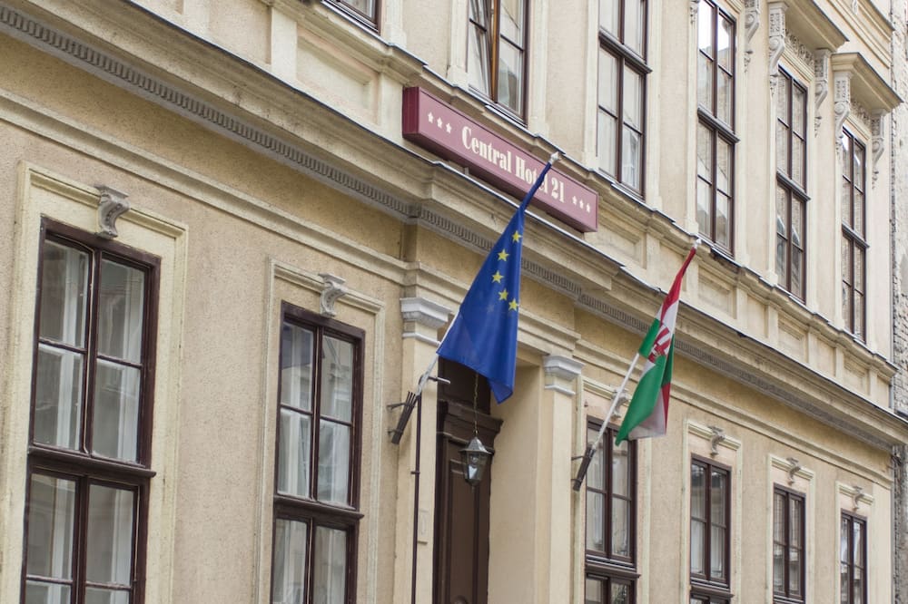 Central Hotel 21