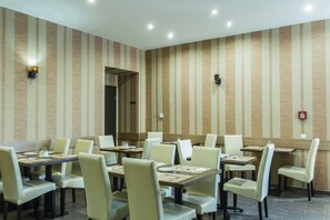 Daily self-service breakfast for a fee - Central Hotel 21 (Budapest)