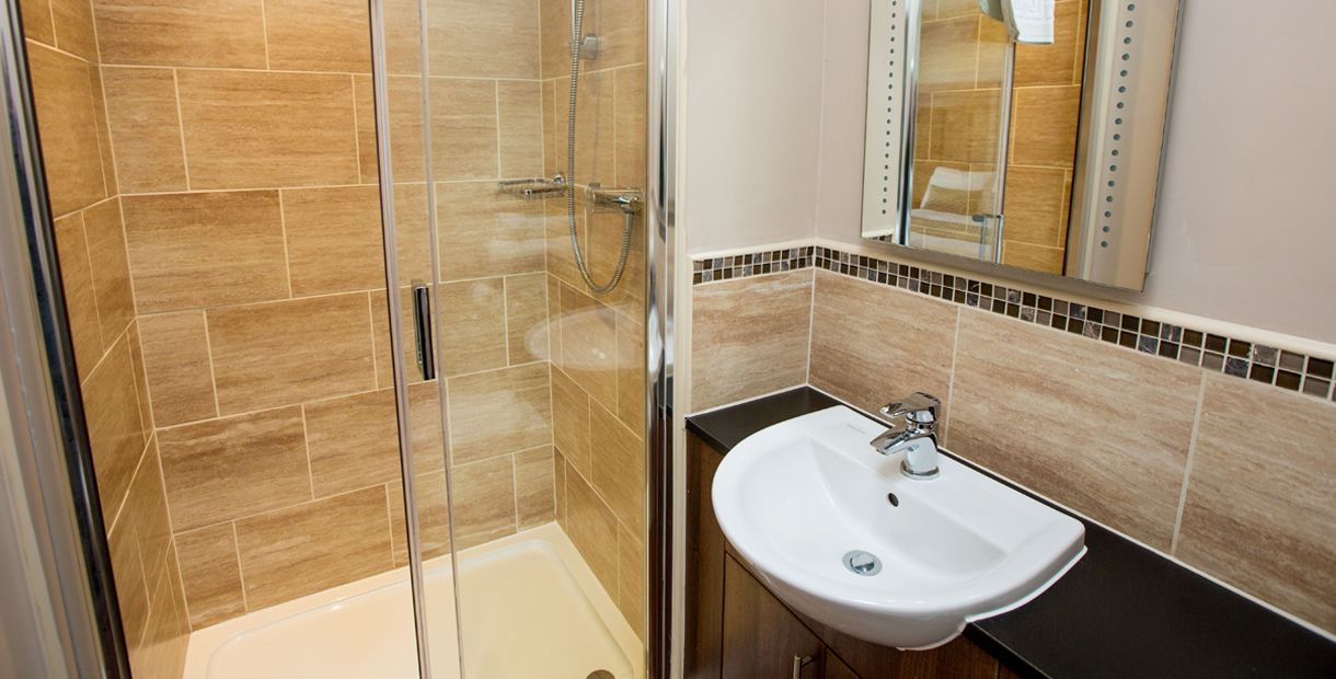 desk, free cots/infant beds, rollaway beds, free wifi