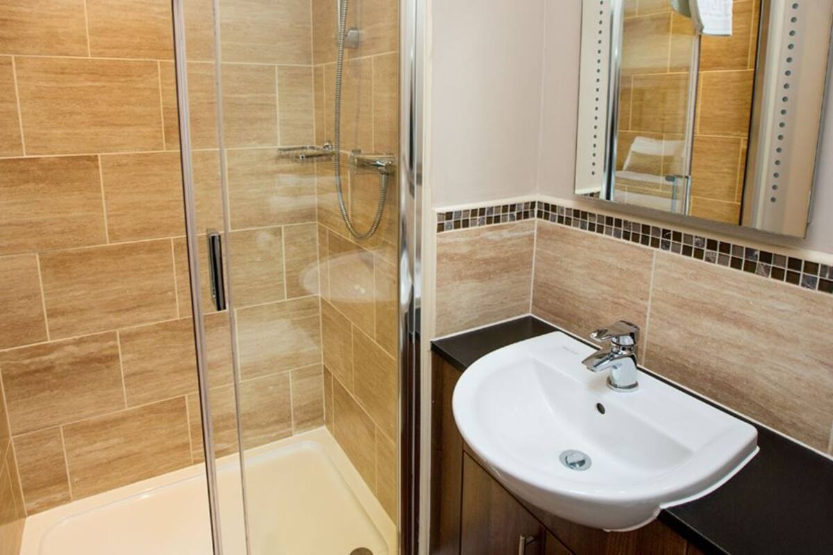 desk, free cots/infant beds, rollaway beds, free wifi