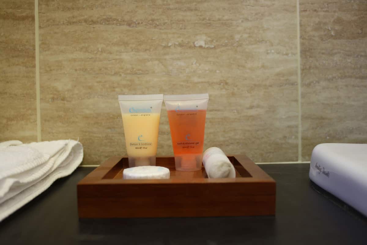 desk, free cots/infant beds, rollaway beds, free wifi