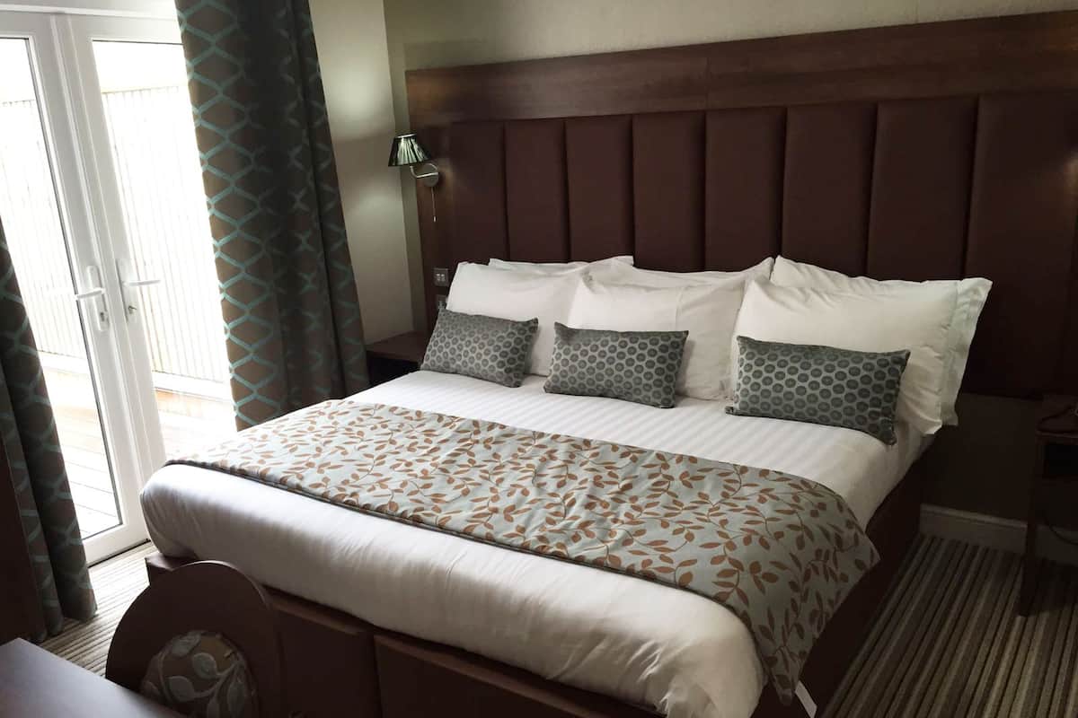Superior Double Room | Desk, cribs (free), rollaway beds (surcharge), WiFi (free)
