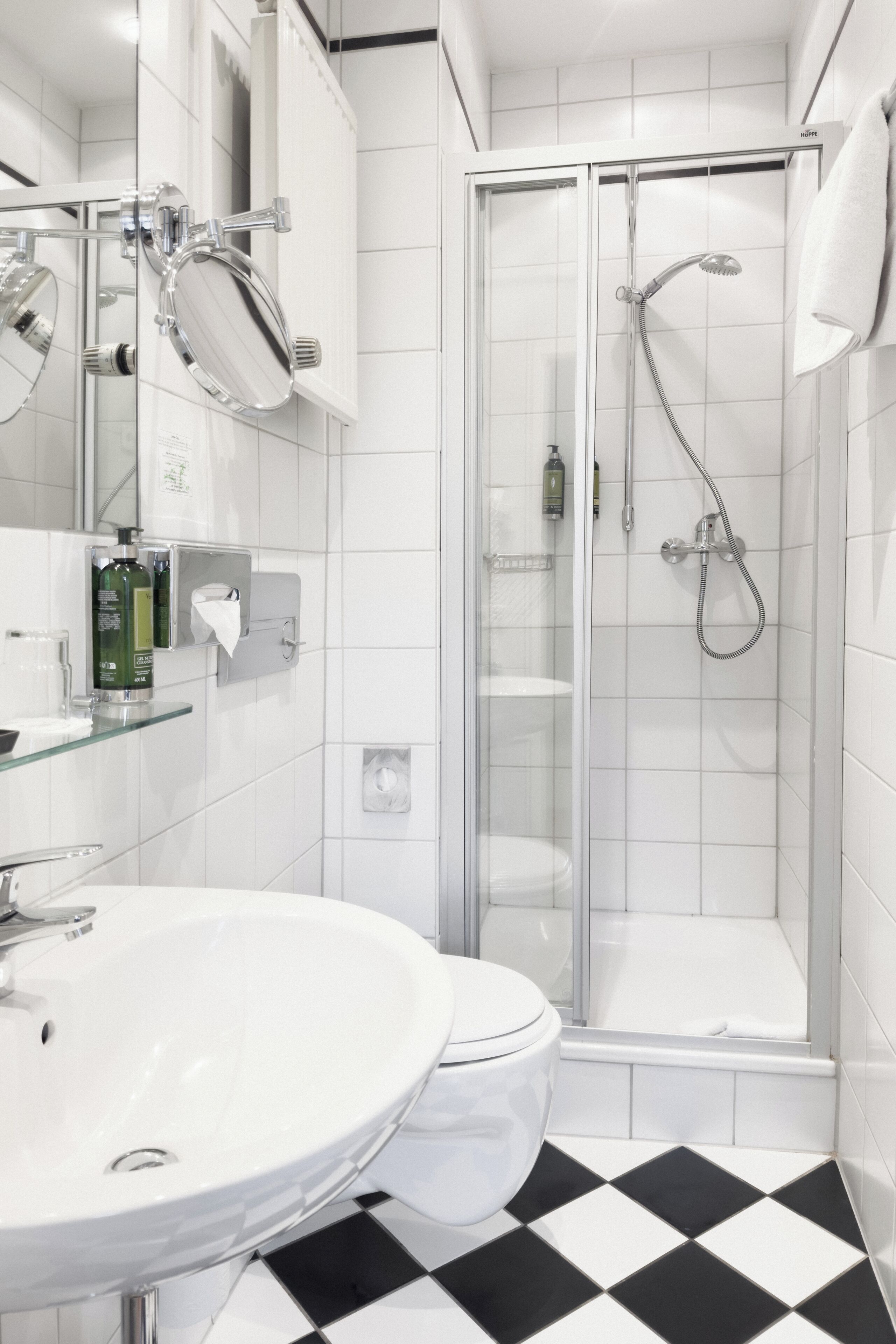single room | bathroom | free toiletries, hair dryer, bathrobes, slippers