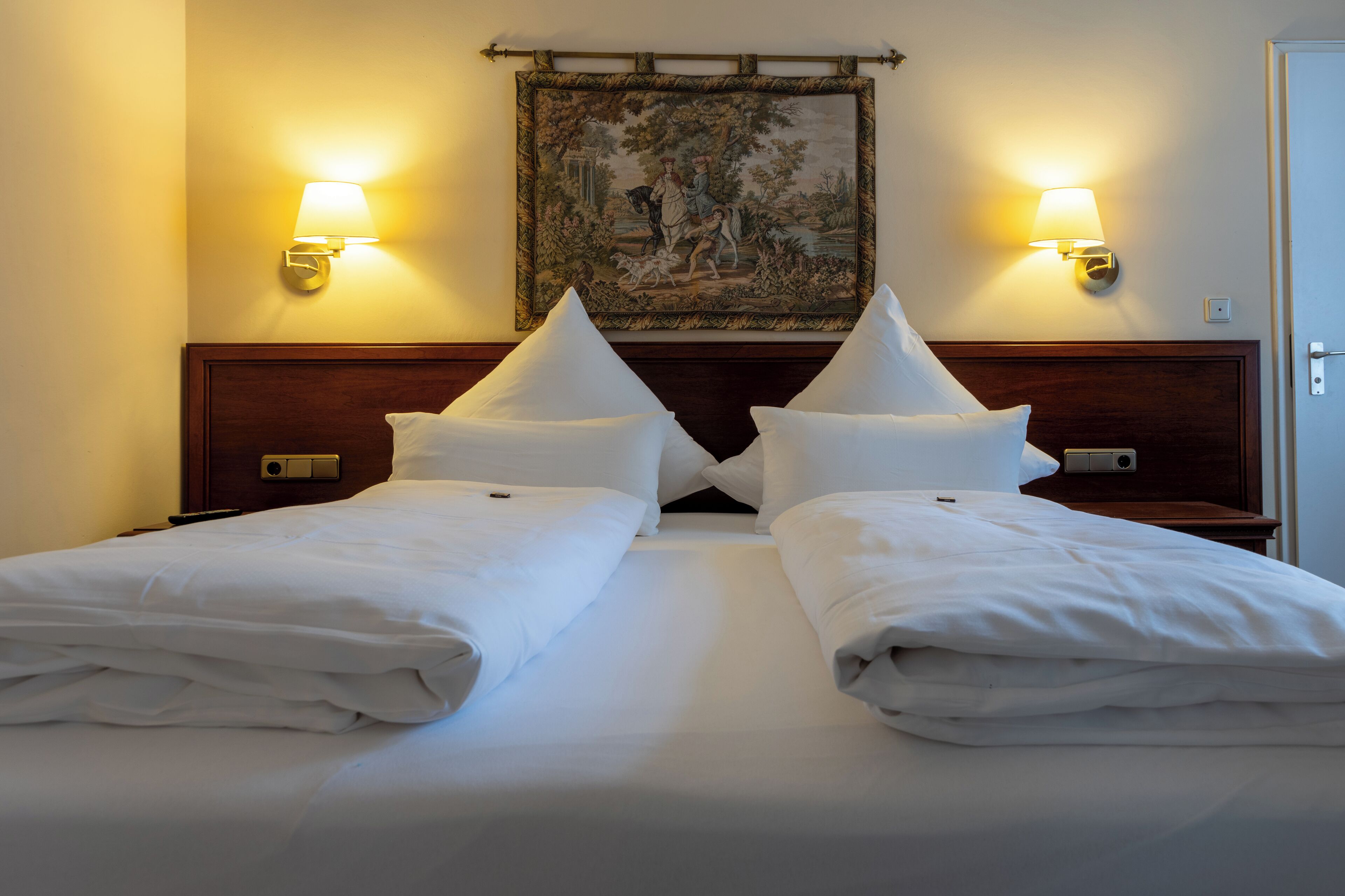 suite  | premium bedding, pillow-top beds, minibar, in-room safe