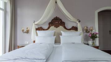 Premium bedding, pillow-top beds, minibar, in-room safe