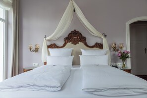 Double Room | Premium bedding, pillow-top beds, minibar, in-room safe - Hotel Weisses Haus (Bad Kissingen)