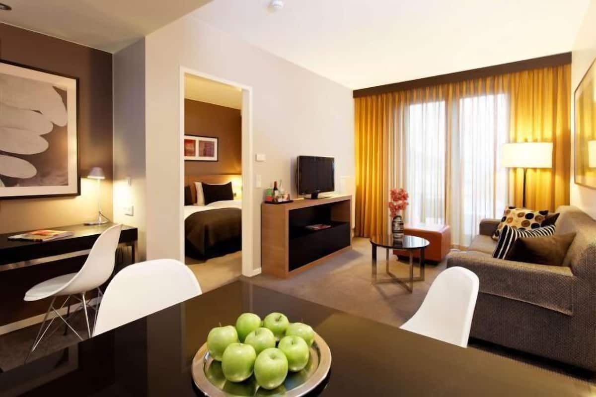 2 slaapkamers, luxe beddengoed, donzen dekbedden, een minibar
