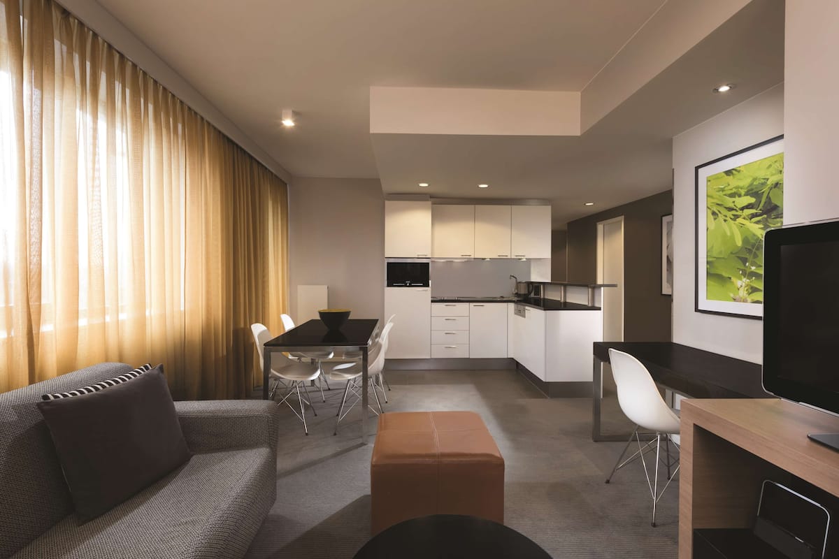 Roupas de cama premium, cofres nos quartos, individualmente mobiliados