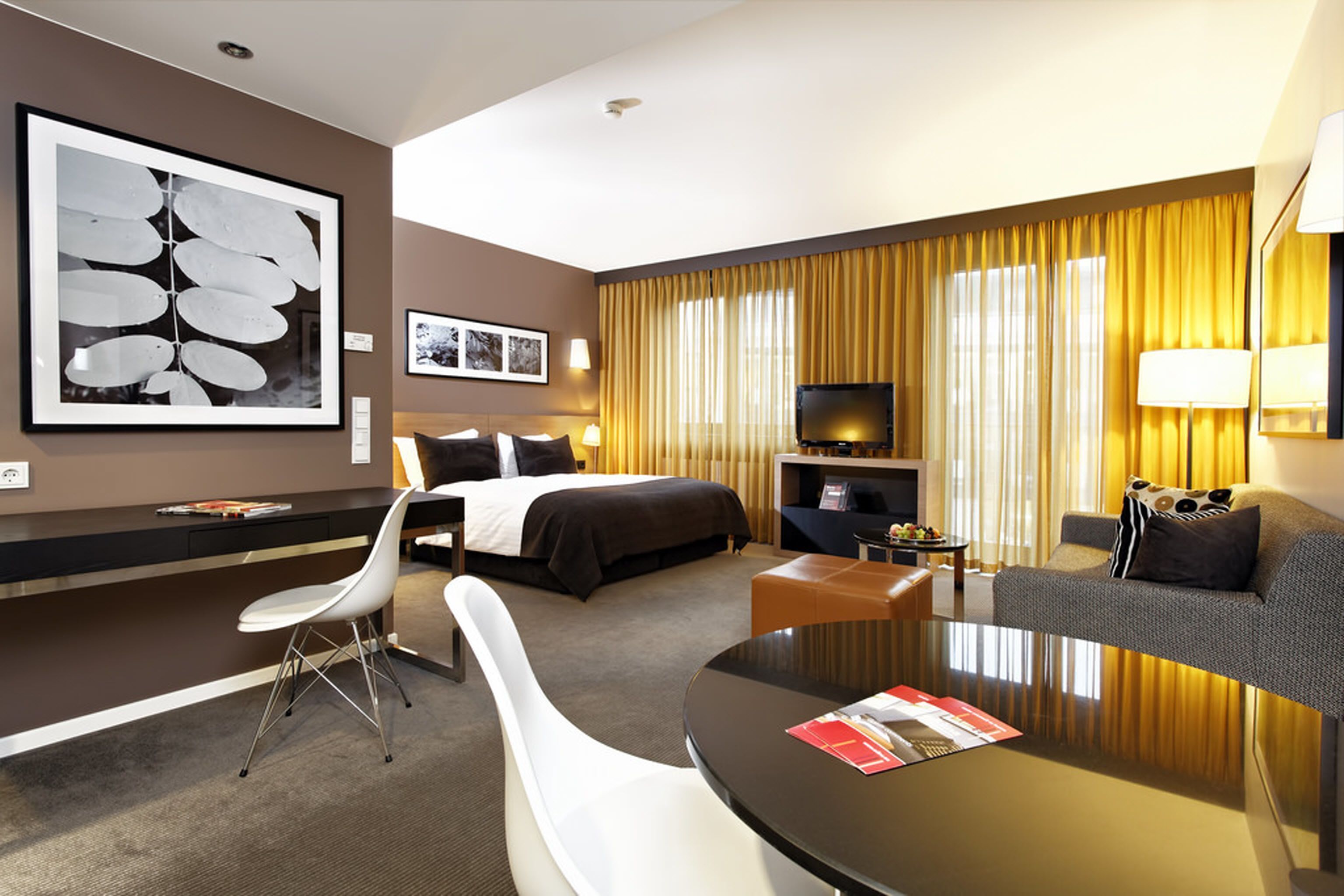 Premium bedding, in-room safe, individually furnished, desk