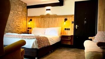 King Room | Desk, laptop workspace, iron/ironing board, free WiFi