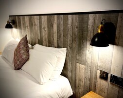 Double Room | Desk, laptop workspace, iron/ironing board, free WiFi