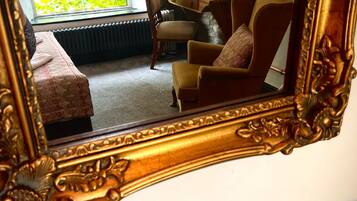 King Room | Desk, laptop workspace, iron/ironing board, free WiFi