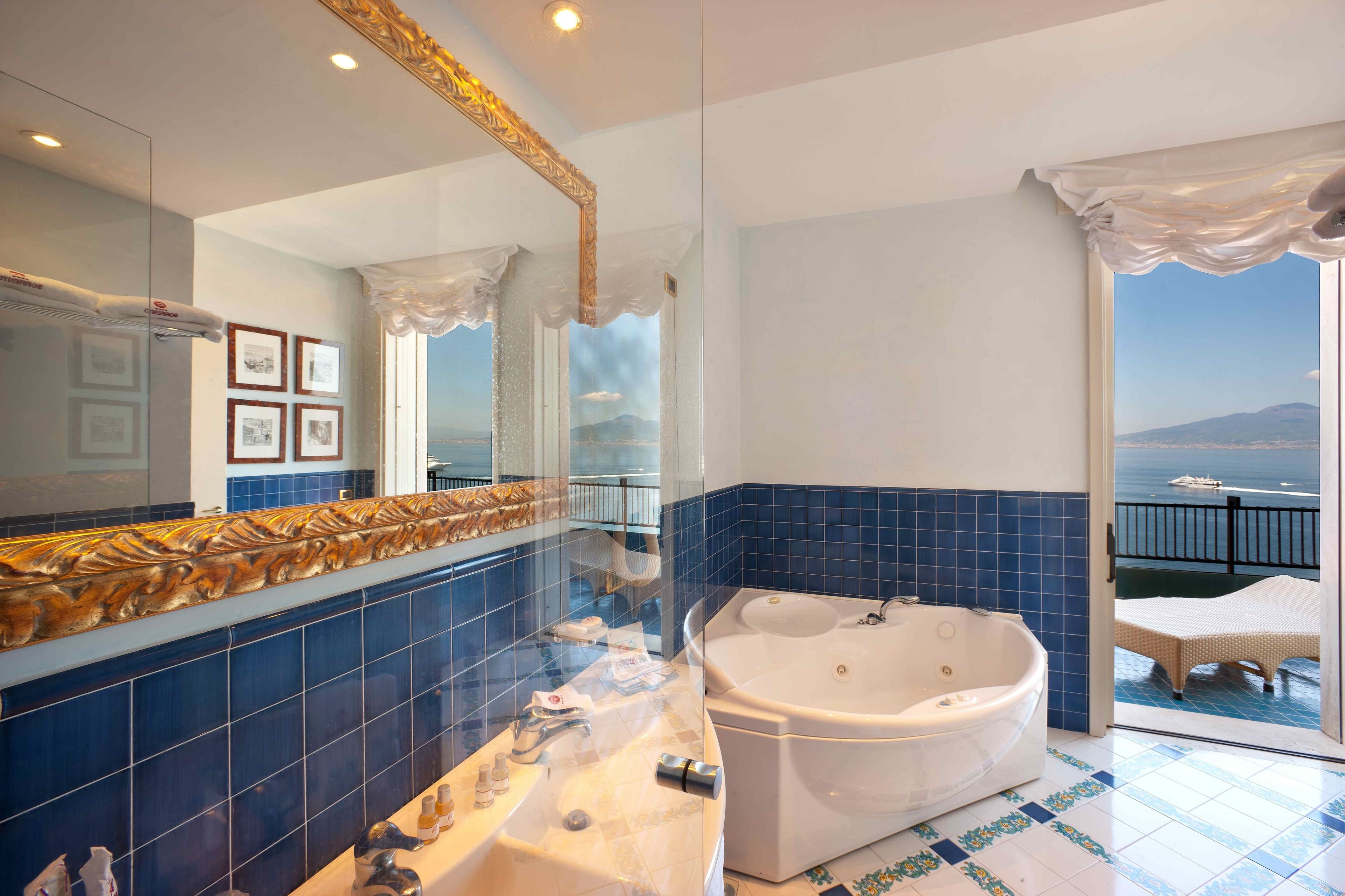 suite, balcony, sea view | bathroom | combined shower/bathtub, rainfall showerhead, free toiletries