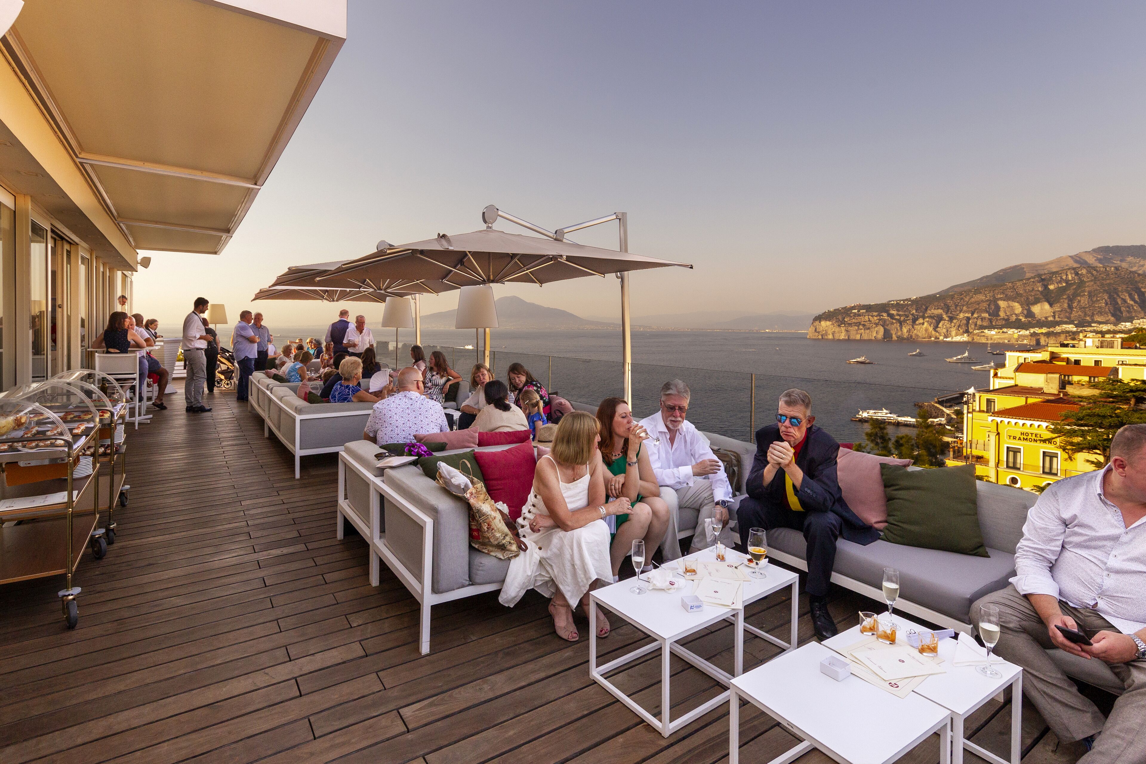 3 Bars/Lounges