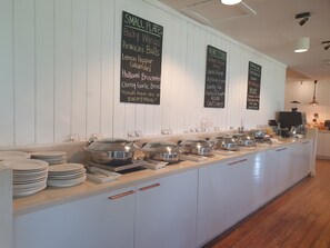 Frokostbuffé hver dag (AUD 32 per person)