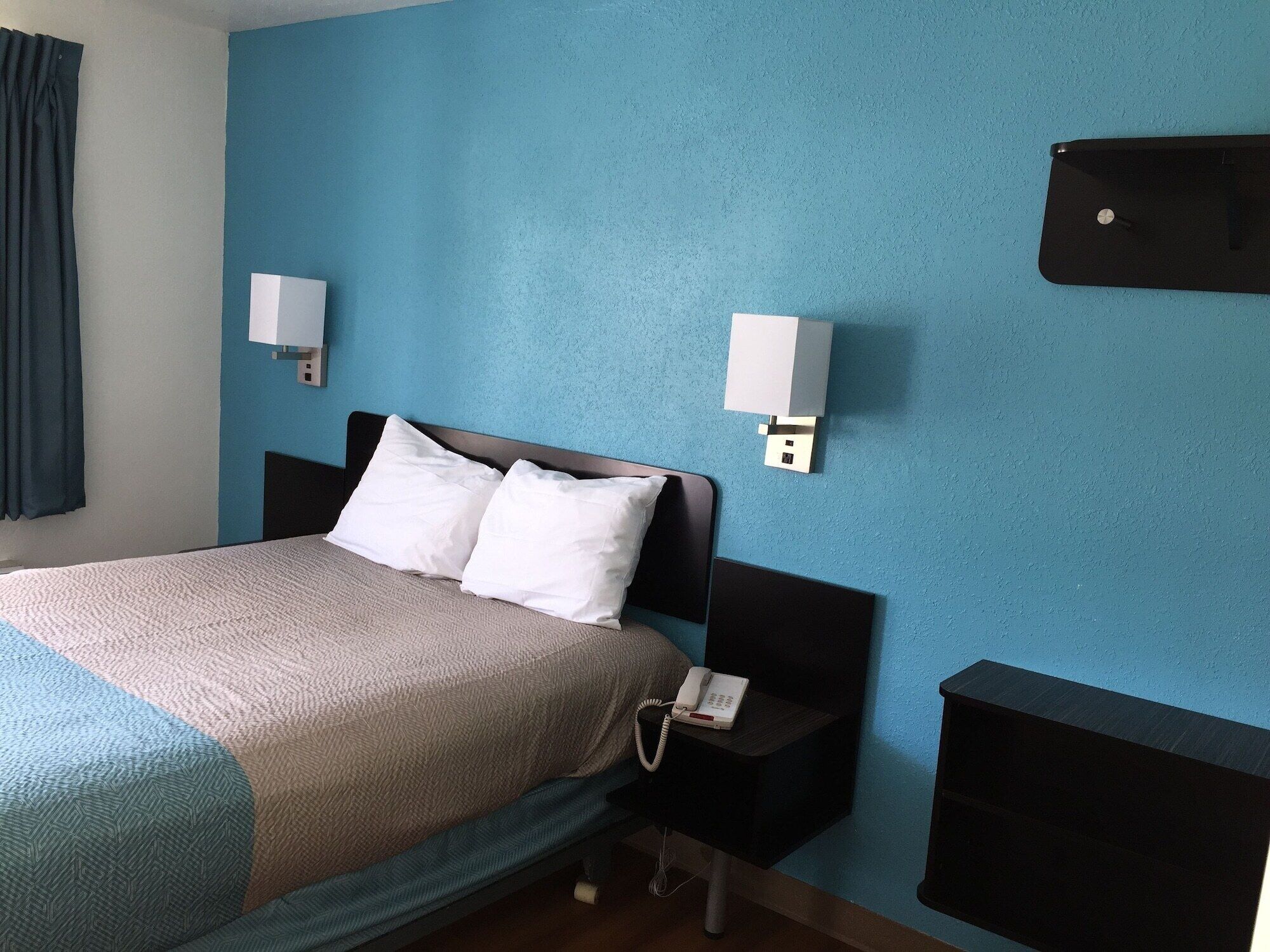 Bureau, rideaux d’obscurcissement, accès au Wi-Fi (inclus)