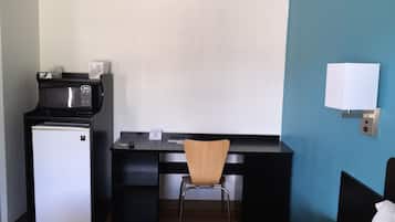 Desk, blackout drapes, free WiFi, bed sheets