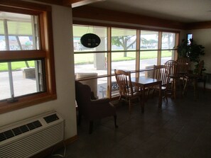 Reception - Motel 6 Prairie Du Chien, WI (Prairie Du Chien)