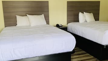 Quarto standard, 2 camas Queen | Escrivaninha, cortinas blackout, quartos à prova de som