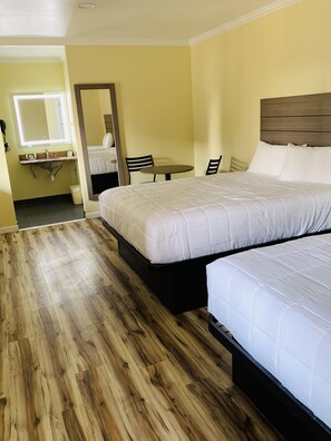 ห้องแฟมิลี่, 3 ห้องนอน | โต๊ะทำงาน, ผ้าม่านกันแสง, ห้องเก็บเสียง, เตารีด/โต๊ะรีดผ้า