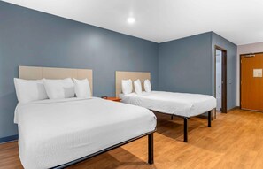 Studio Suite / 2 full beds | Desk, laptop workspace, iron/ironing board, free WiFi - Extended Stay America Select Suites - Fort Myers - Northeast (Fort Myers)