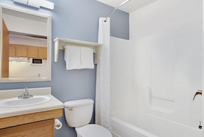 Combined shower/bathtub, hair dryer, towels, soap