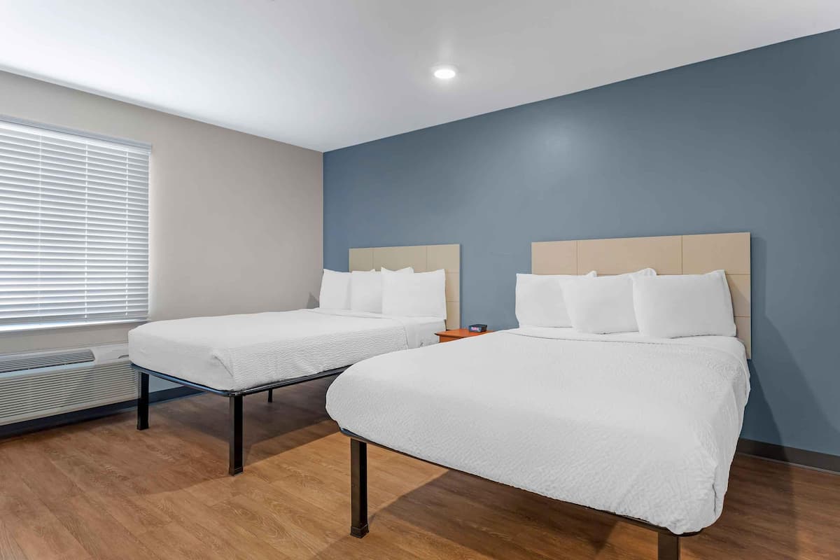 Studio Suite / 2 full beds | Desk, laptop workspace, iron/ironing board, free WiFi