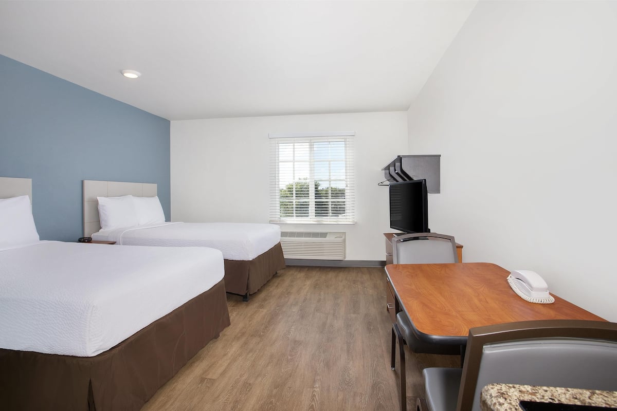 Desk, laptop workspace, iron/ironing board, free WiFi